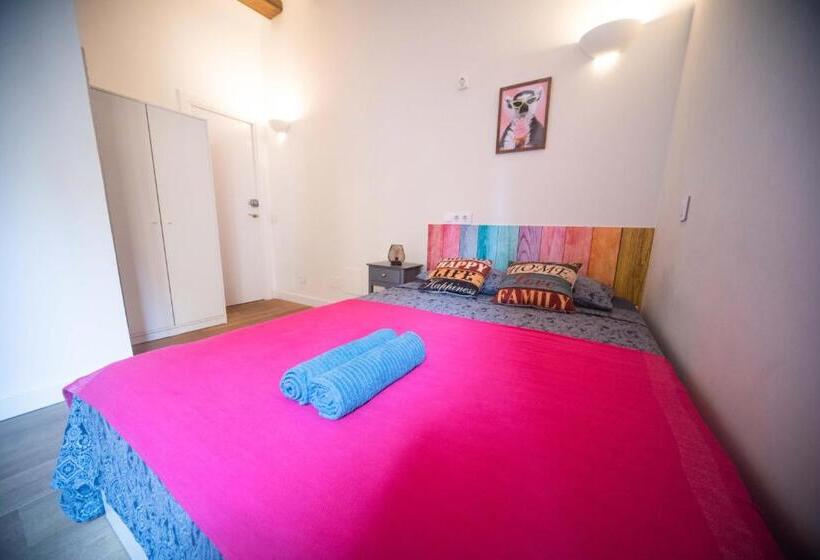 اتاق استاندارد سه تخته با سرویس بهداشتی مشترک, Barcelona City Center Private Rooms