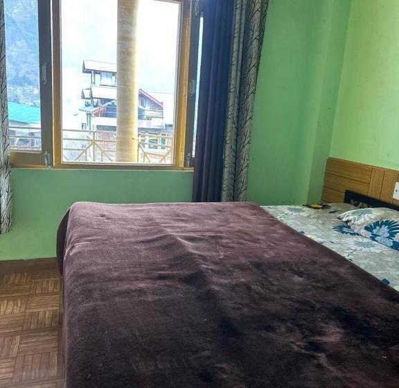 Chambre Familiale, Frostel