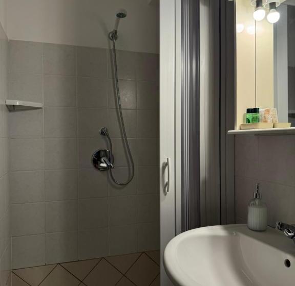 اتاق کلاسیک سه تخته, Freya Rooms