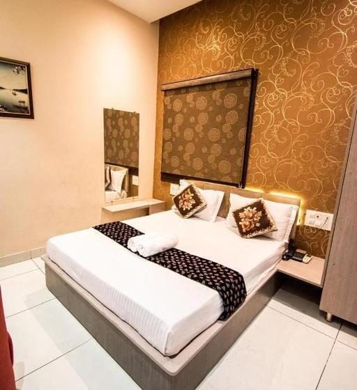 스탠다드 룸 킹사이즈 침대, 7 Pm