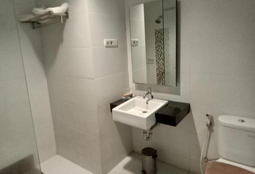 غرفة قياسية مطلّة علي حمام السباحة, Resort Prima Cipayung