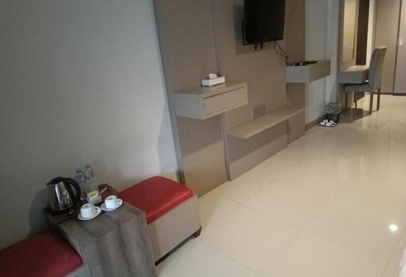 غرفة قياسية مطلّة علي حمام السباحة, Resort Prima Cipayung