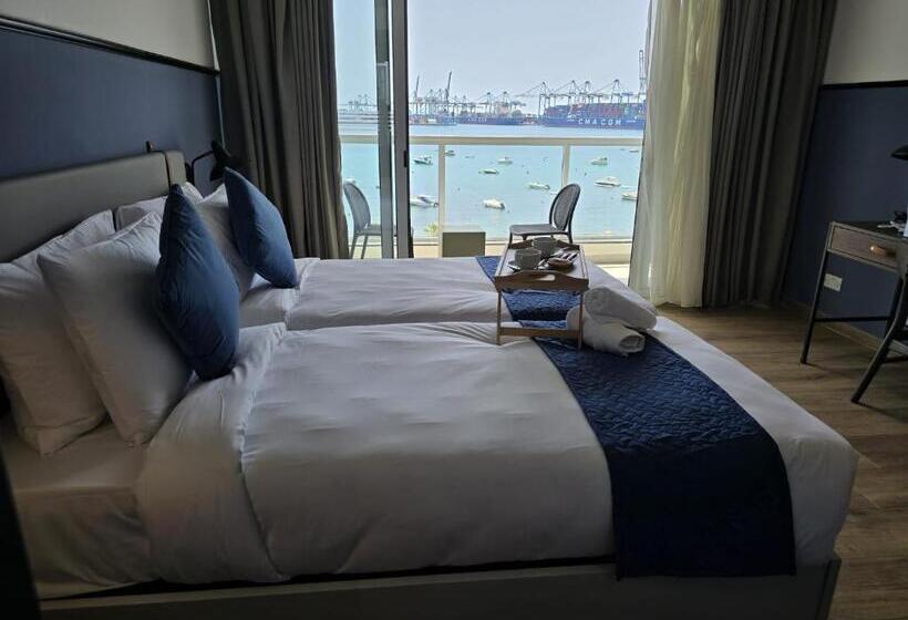 اتاق لوکس با چشم‌انداز دریا, South32