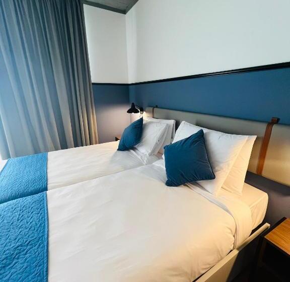 اتاق لوکس با چشم‌انداز دریا, South32