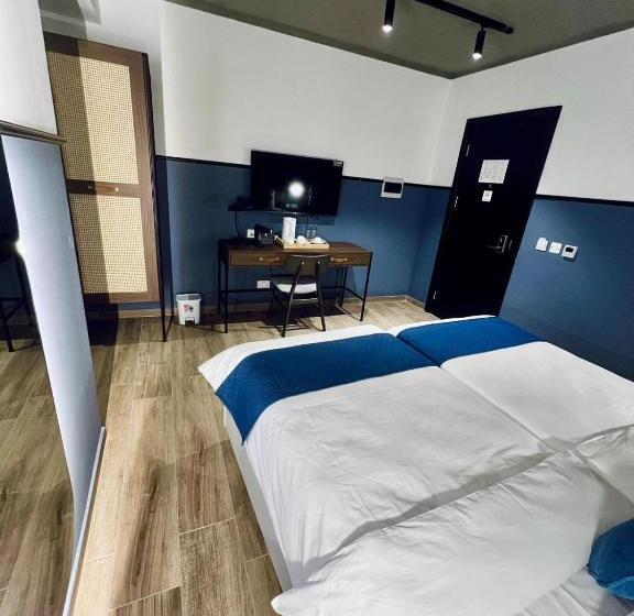 اتاق استاندارد, South32