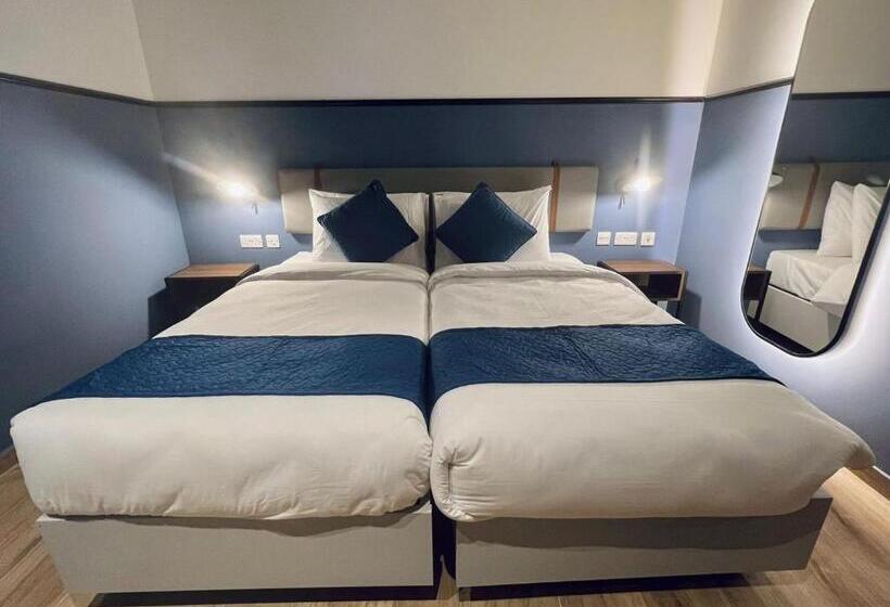 اتاق استاندارد, South32