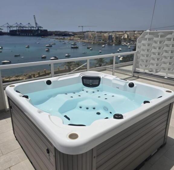 استودیوی استاندارد, South32