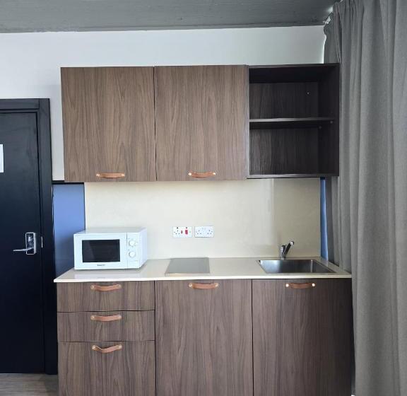 استودیوی استاندارد, South32