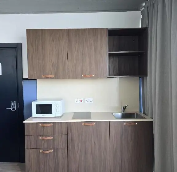 استودیوی استاندارد, South32