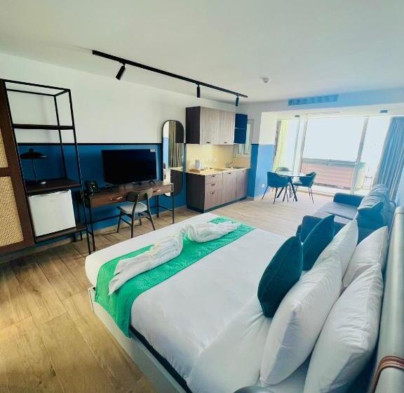 استودیوی استاندارد, South32