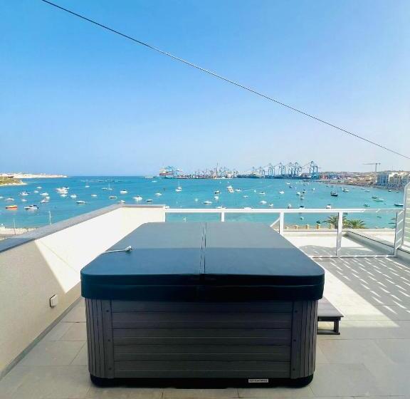 استودیوی استاندارد, South32