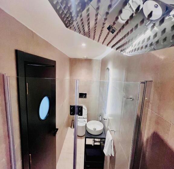 استودیوی استاندارد, South32