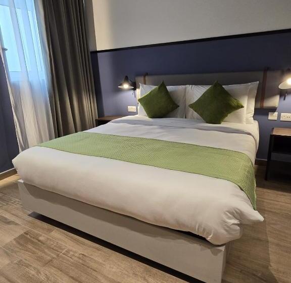 اتاق استاندارد برای معلولان, South32