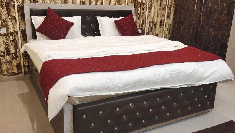 トリプルクラシックルーム, Super Hotel O Suryavanshi Palace