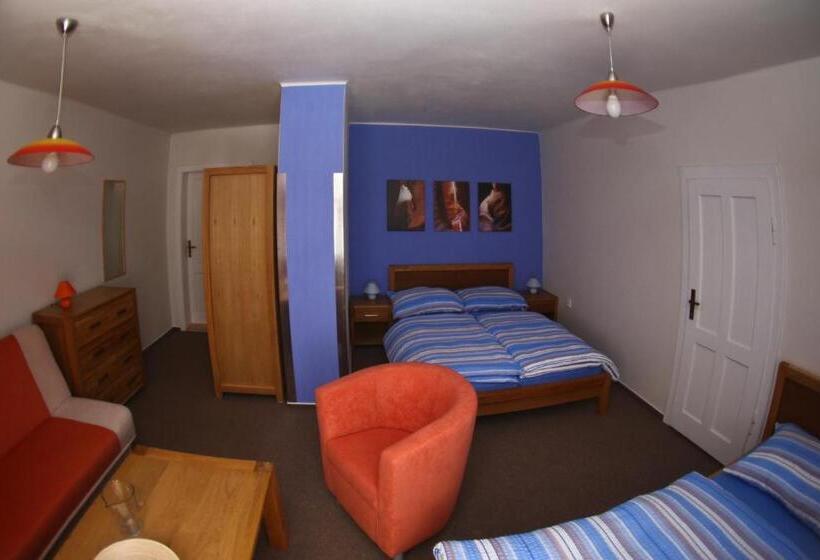 חדר סטנדרט לשלושה עם נוף לגינה, Penzion Svět