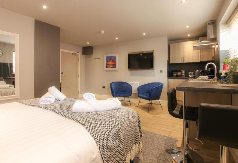 غرفة قياسية سرير كينج, The Ironworks Apart