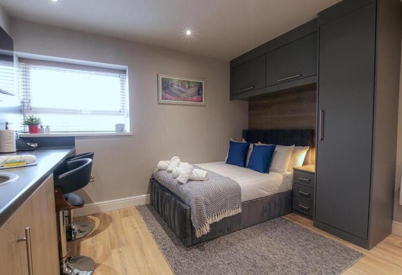 غرفة قياسية, The Ironworks Apart