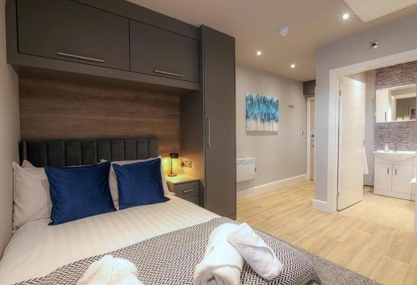 غرفة قياسية, The Ironworks Apart