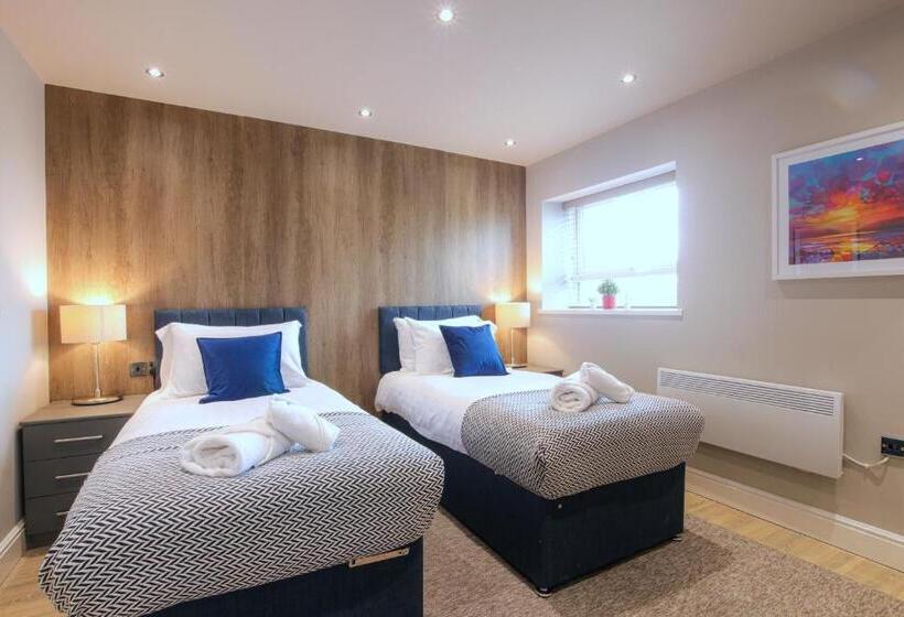 شقة غرفة واحدة, The Ironworks Apart