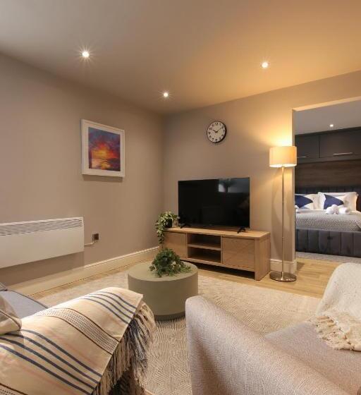 إستوديو سوبيريور, The Ironworks Apart