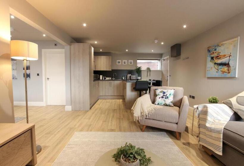 إستوديو سوبيريور, The Ironworks Apart