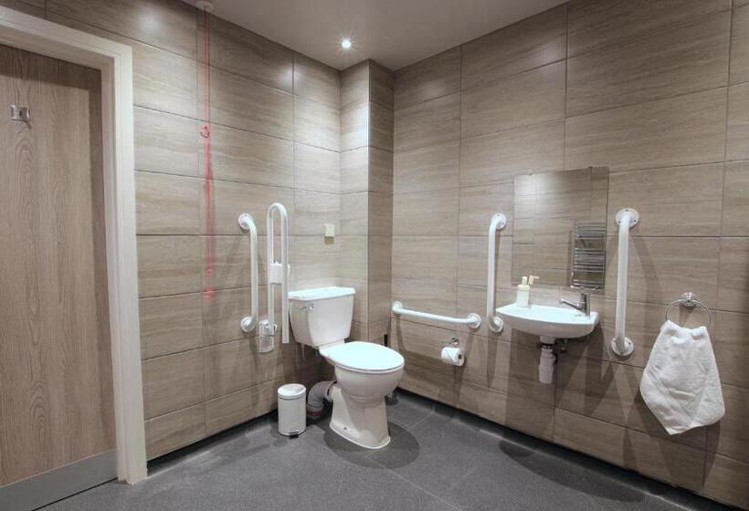 غرفة أساسية, The Ironworks Apart