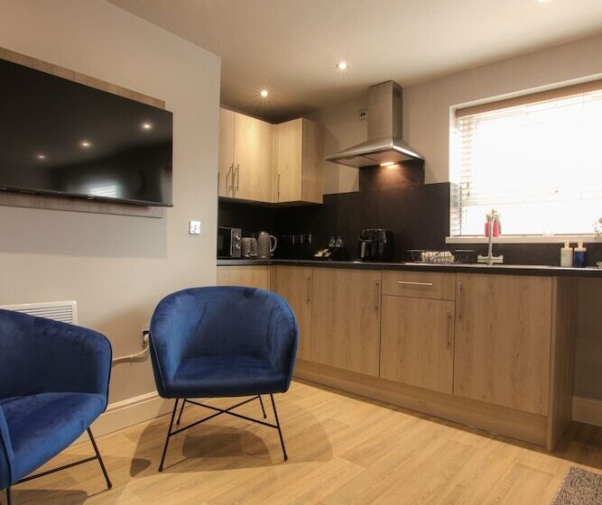 غرفة قياسية, The Ironworks Apart