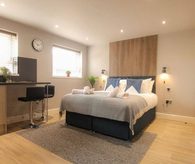 غرفة قياسية, The Ironworks Apart