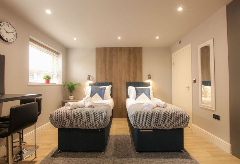 غرفة قياسية, The Ironworks Apart