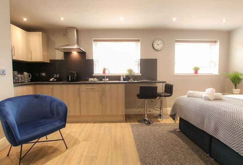 غرفة قياسية, The Ironworks Apart