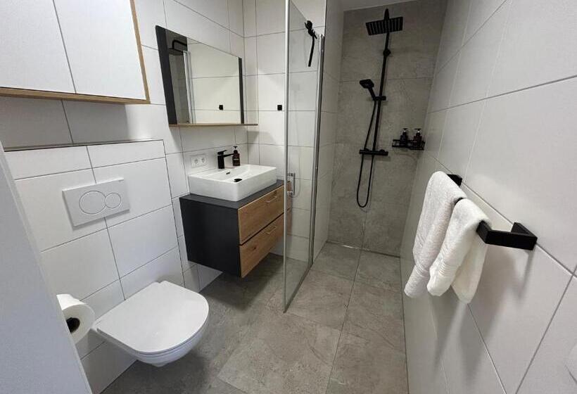 庭の見えるシングルルーム, Guesthouse Alpinum