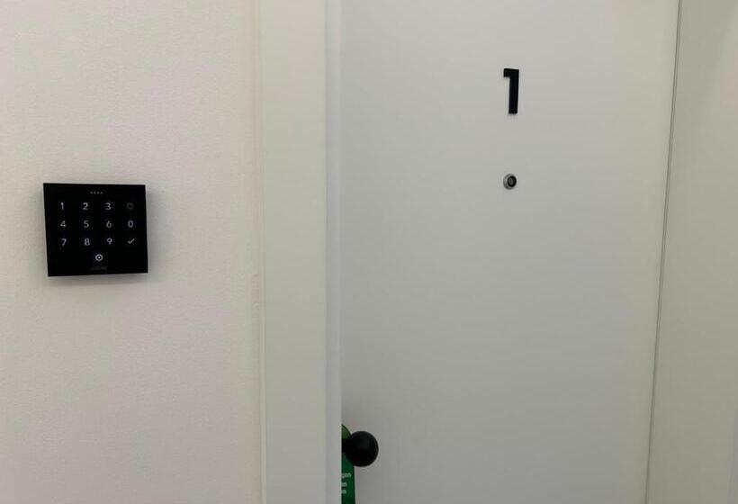 庭の見えるシングルルーム, Guesthouse Alpinum