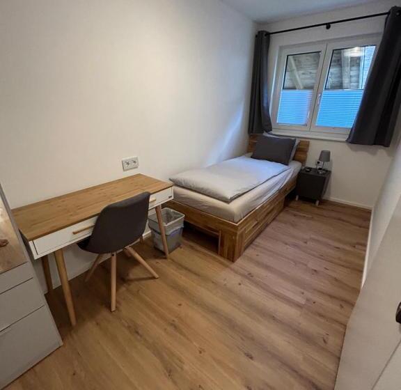 庭の見えるスタンダードトリプルルーム, Guesthouse Alpinum