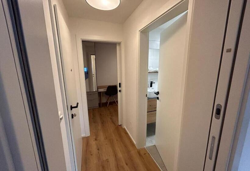 庭の見えるスタンダードトリプルルーム, Guesthouse Alpinum