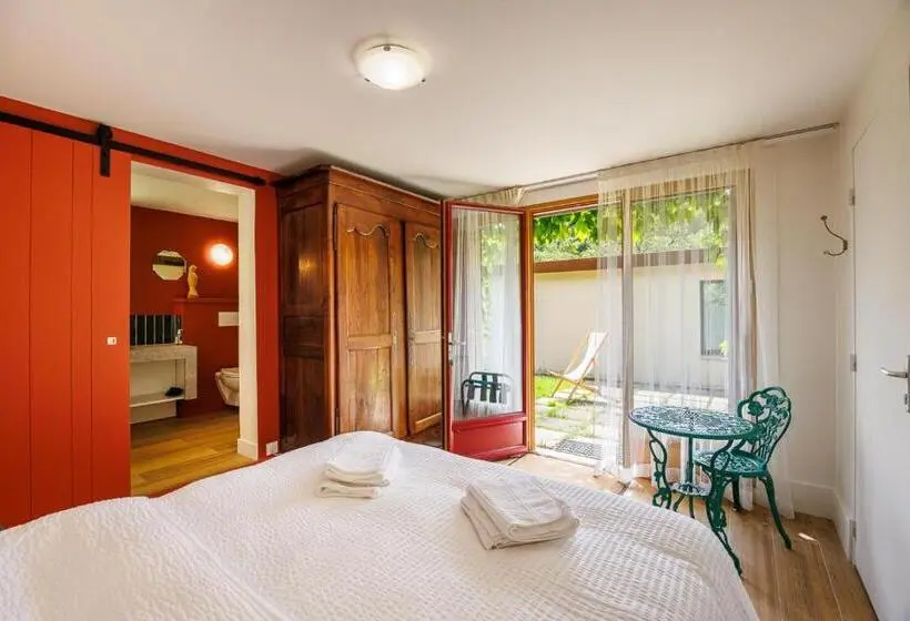 スタンダードインサイドビュールーム, Moulin De Retord, Côté étang   Chambres D Hôtes