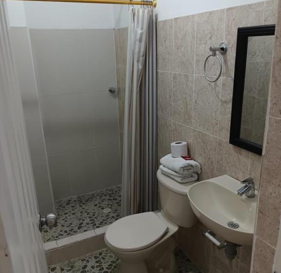 חדר סטנדרט לארבעה, Av 15