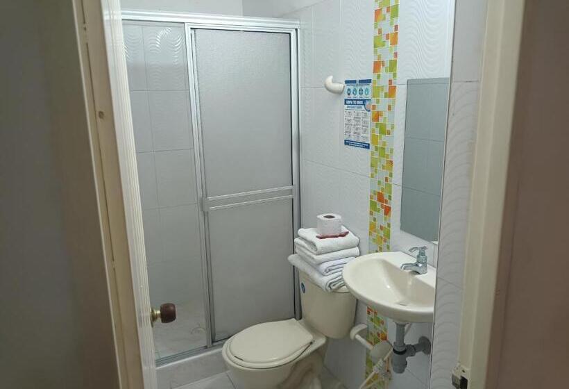 חדר משפחתי, Av 15