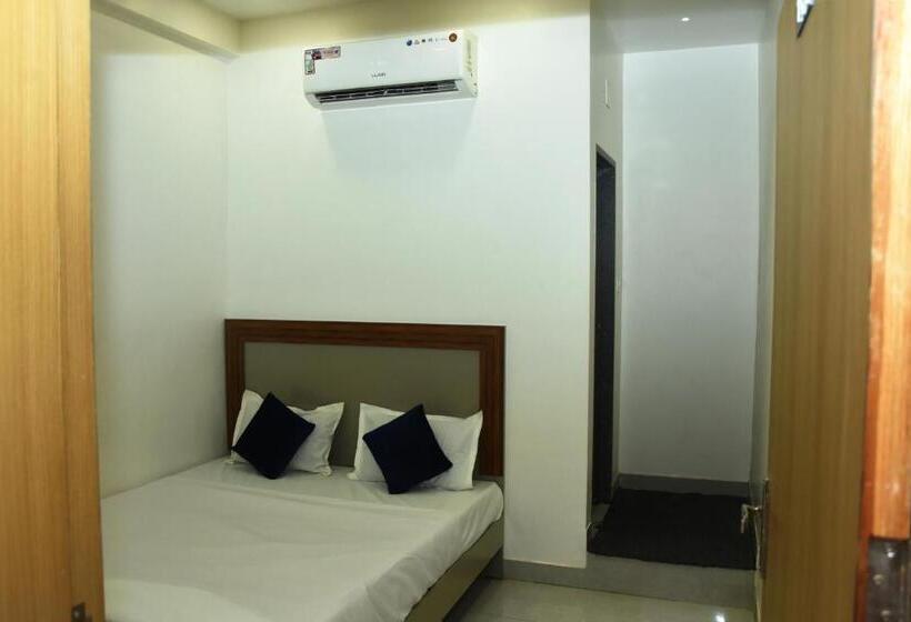 חדר דלוקס, J K And Restaurant