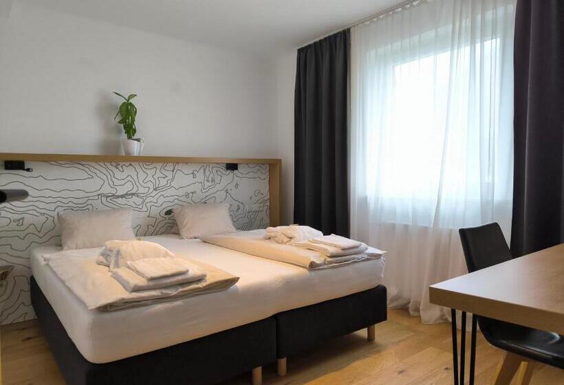 חדר סטנדרט, Reischl,s Sport Und Wander