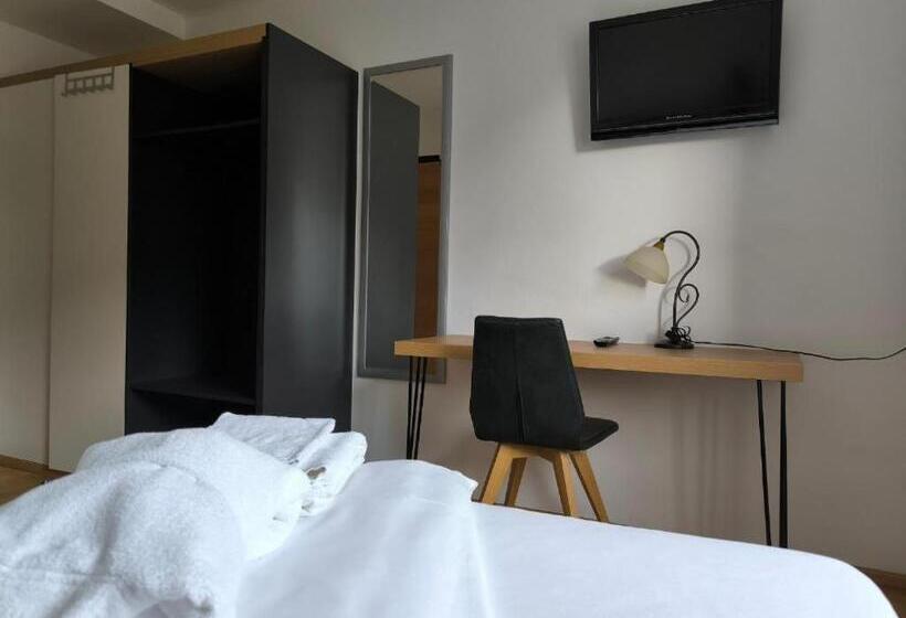 חדר סטנדרט יחיד, Reischl,s Sport Und Wander