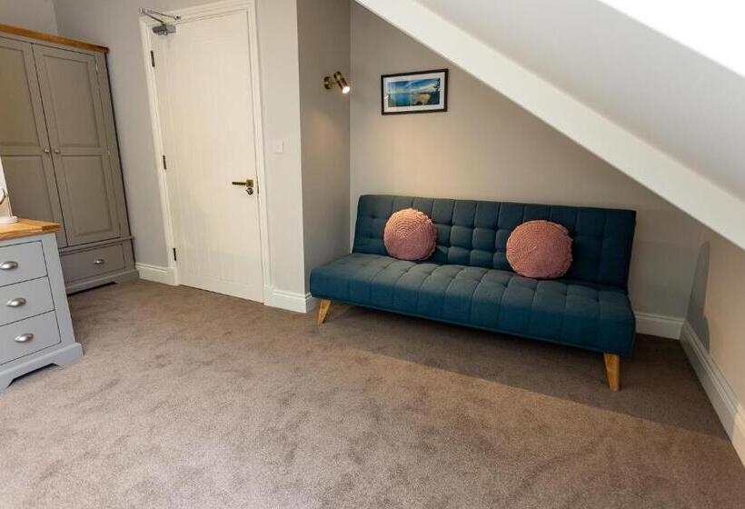 חדר משפחתי דלוקס, The Town Crier, Tenby