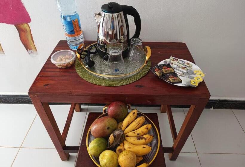 豪华海景房带阳台, Zanzi Beach