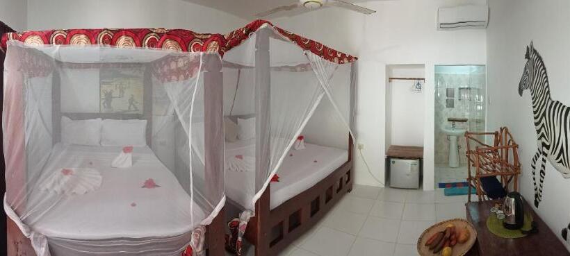 Triple Room Sea View, Zanzi Beach