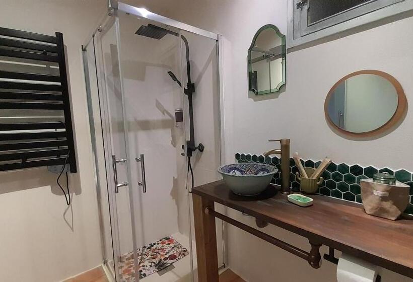 Номер Стандарт Вид на Горы, Italuna