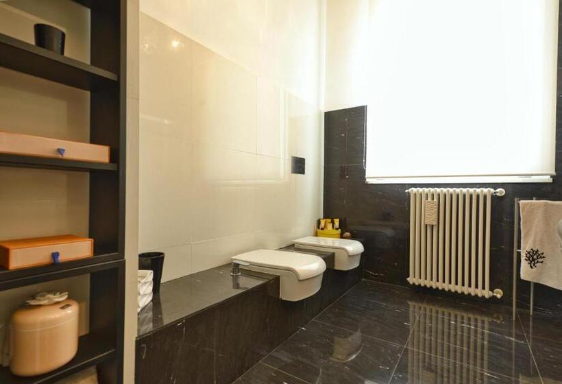 اتاق لوکس با بالکن و چشمانداز دریا, Palazzo Podestà