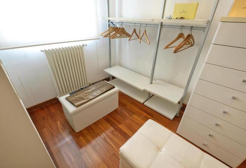 اتاق لوکس با بالکن و چشمانداز دریا, Palazzo Podestà