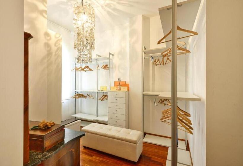 اتاق لوکس با بالکن و چشمانداز دریا, Palazzo Podestà