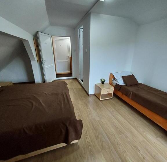 חדר סטנדרט לשלושה, Pensiunea La Taverna