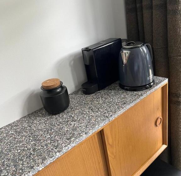 اتاق لوکس با تخت بزرگ, Garage Bnb