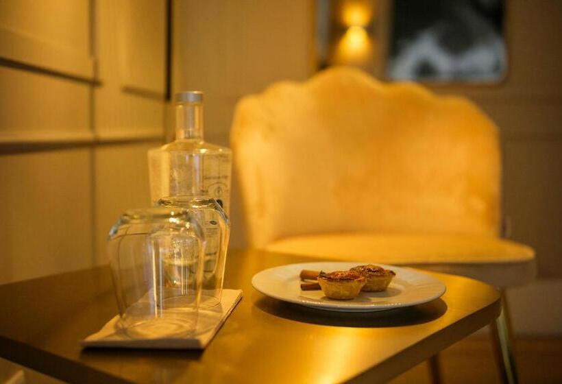 标准房带园景, Azores Book